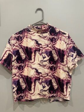 Women's Marble-Print Short Sleeve Blouse - Purple/Cream with chain details